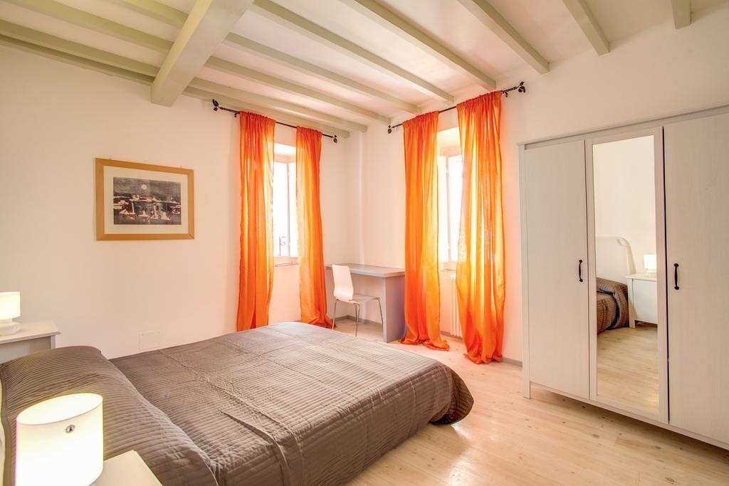 Three Bedroom Apartment Campo Dei Fiori Rome Room photo