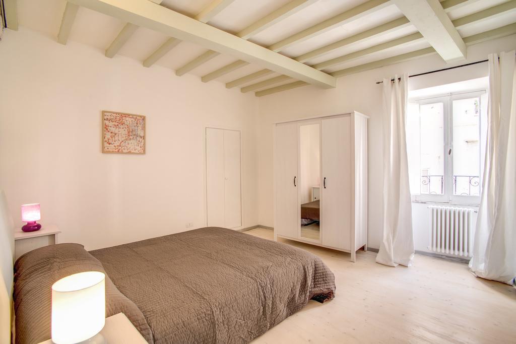 Three Bedroom Apartment Campo Dei Fiori Rome Room photo